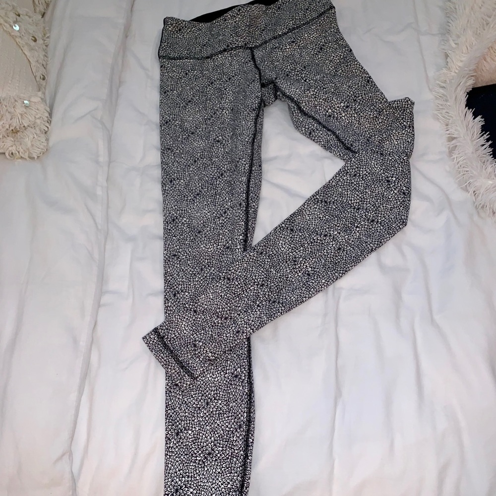 Lululemon Wunder Under Black&White Floral Leggings